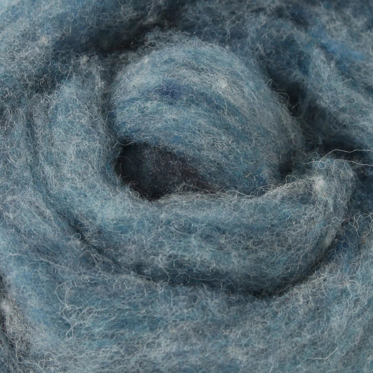 '125 Denim Heather ' 100% canadian wool roving by gram by Custom Woolen Mills | Wabi Sabi