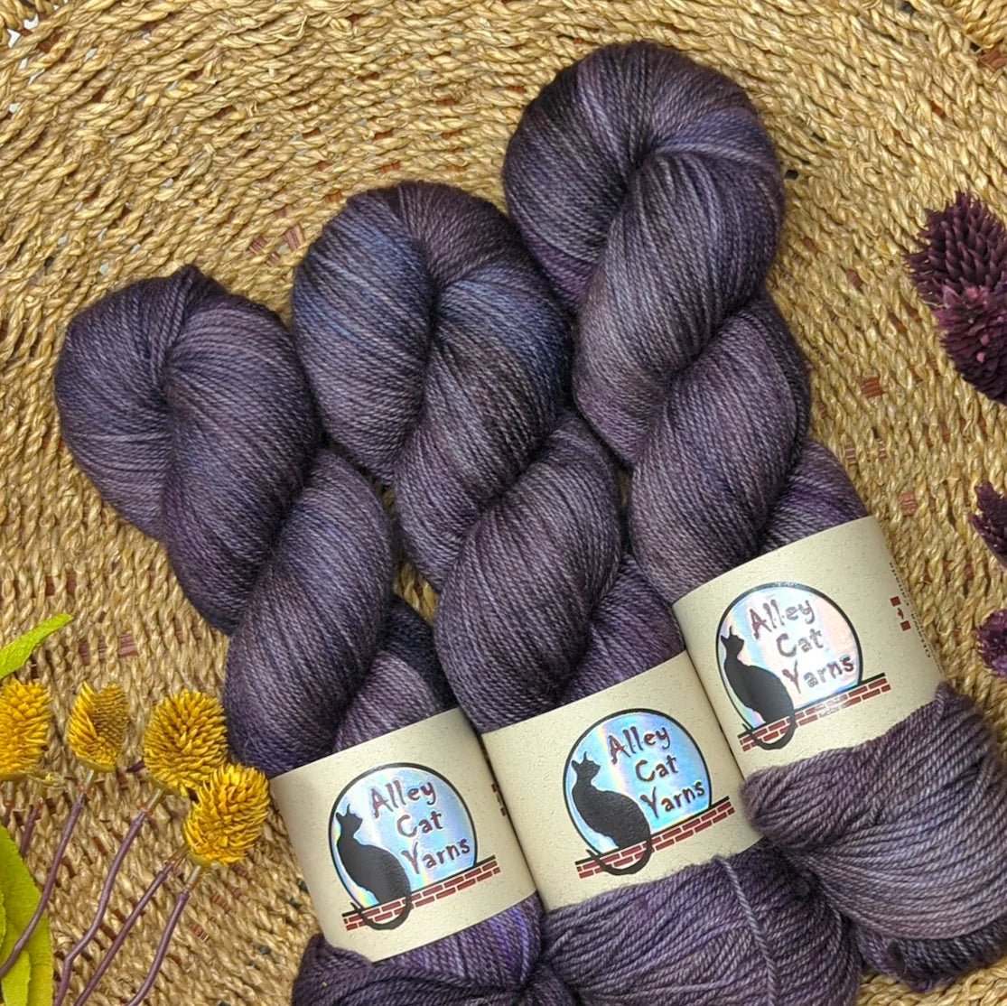 Gale leo bfl by alley cat yarns at Wabi Sabi