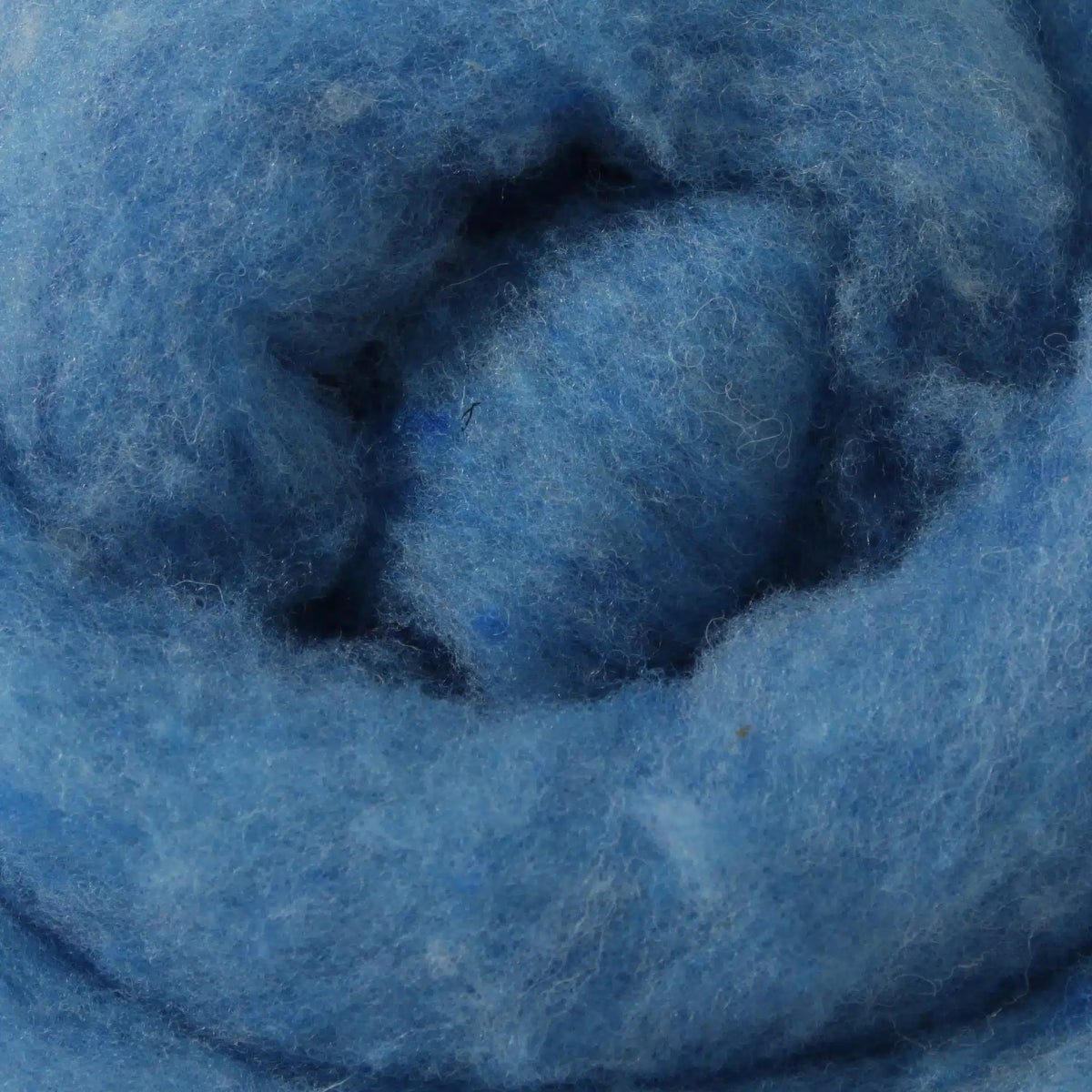 'J2 Sky Blue Heather ' 100% canadian wool roving by gram by Custom Woolen Mills | Wabi Sabi