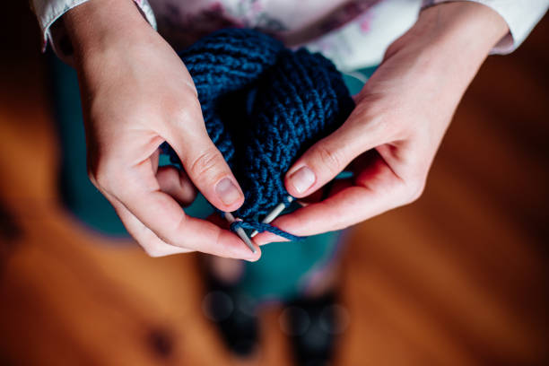 four ways to knit:  throw, flick, pick & lever