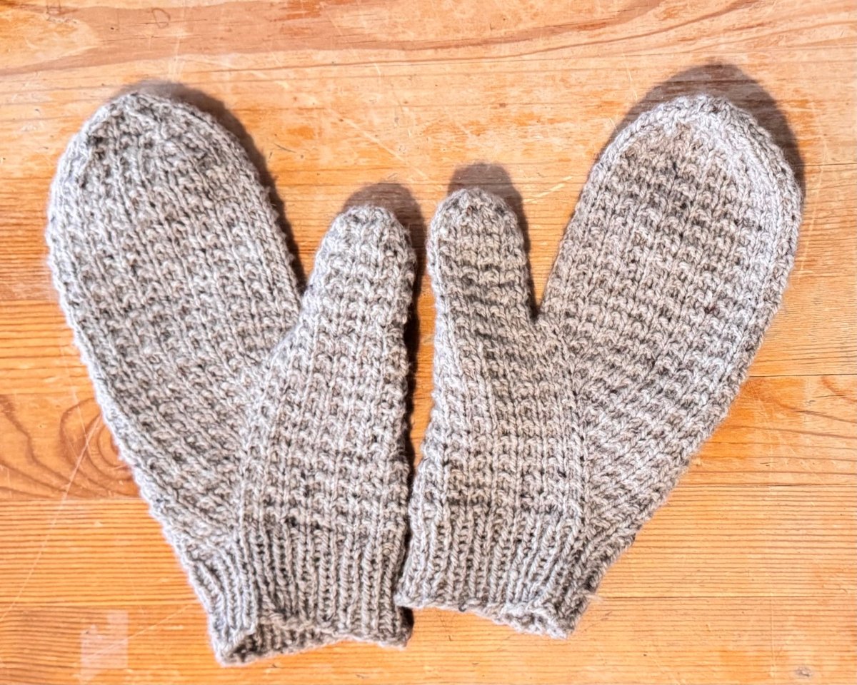 ringwood mittens by impertiknits at Wabi Sabi